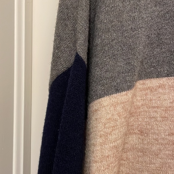 THML Sweater - Picture 5 of 5